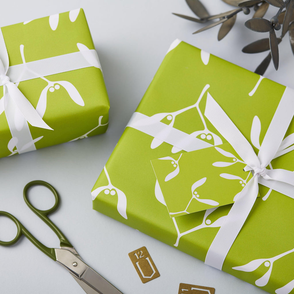 Mistletoe Christmas Gift Wrap Set - Studio 9 Ltd